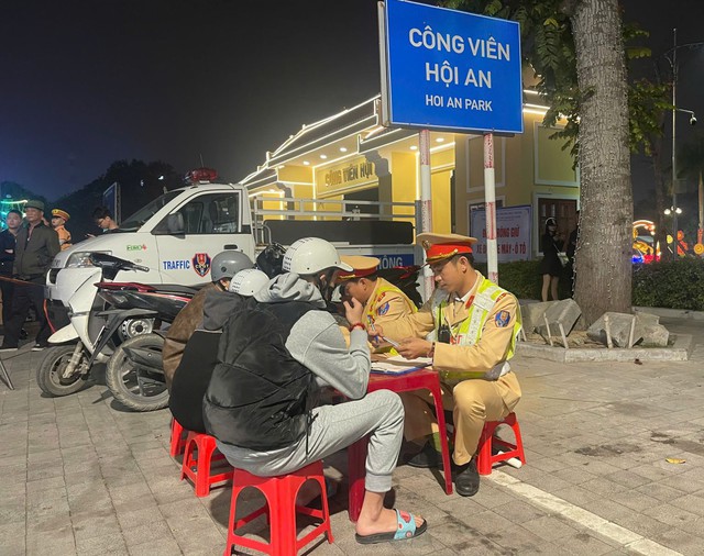 CSGT Thanh H&oacute;a huy động 100% qu&acirc;n số, xử phạt 219 trường hợp vi phạm m&ugrave;ng 1 Tết- Ảnh 3.