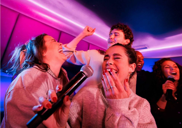 Mở nhạc, h&aacute;t karaoke ồn &agrave;o dịp Tết c&oacute; thể bị phạt đến 160 triệu đồng - Ảnh 1.