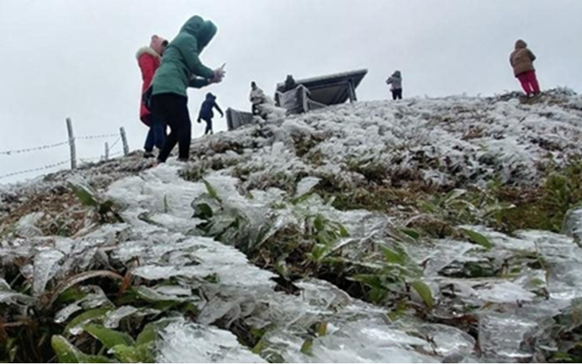 Miền Bắc đ&oacute;n đợt kh&ocirc;ng kh&iacute; lạnh mạnh bao phủ, khi n&agrave;o r&eacute;t đậm đạt đỉnh? - Ảnh 1.