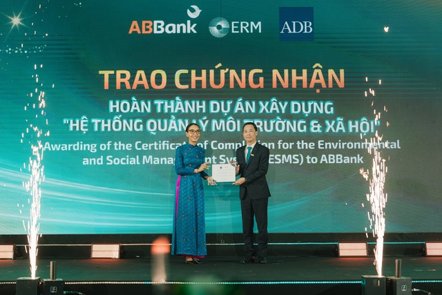 ABBank ra mắt nhận diện thương hiệu mới: Tiếp nối triết l&yacute; phụng sự kh&aacute;ch h&agrave;ng v&agrave; cộng đồng - Ảnh 5.