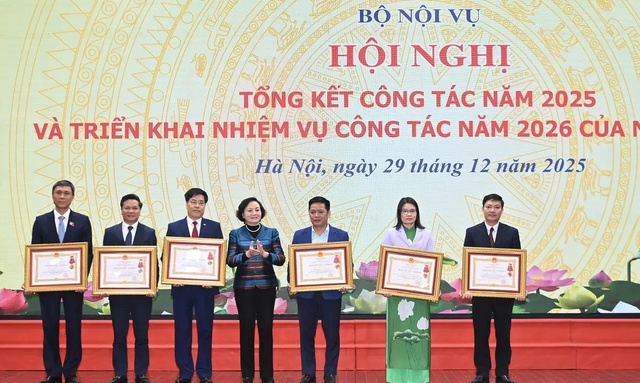 Những ng&agrave;y đ&ecirc;m kh&ocirc;ng ngủ "sắp xếp lại giang sơn" - Ảnh 3.
