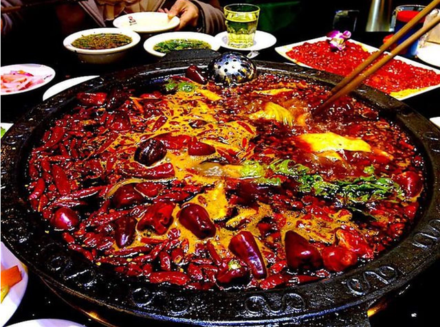 Thưởng Tết bằng m&oacute;n..."cay x&eacute; lưỡi": M&oacute;n qu&agrave; lạ đời của c&ocirc;ng ty c&ocirc;ng nghệ g&acirc;y "b&atilde;o mạng" - Ảnh 2.