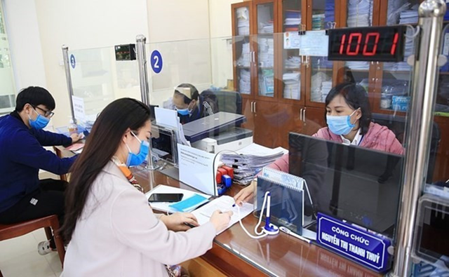 Tin vui c&aacute;n bộ, c&ocirc;ng chức được nhận ngay 10 th&aacute;ng lương cơ sở khi về x&atilde; l&agrave;m việc - Ảnh 1.