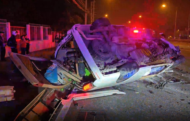 &Ocirc; t&ocirc; g&acirc;y tai nạn li&ecirc;n ho&agrave;n, 3 người tử vong, 16 người bị thương- Ảnh 1.