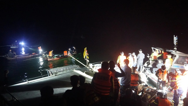 Nỗ lực t&igrave;m kiếm nạn nh&acirc;n mất t&iacute;ch trong vụ lật t&agrave;u tr&ecirc;n hồ Th&aacute;c B&agrave;- Ảnh 1.