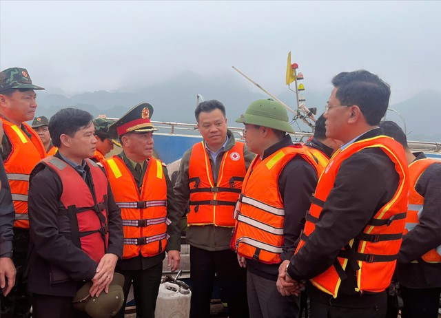 Khẩn trương điều tra nguy&ecirc;n nh&acirc;n vụ ch&igrave;m t&agrave;u chở kh&aacute;ch tr&ecirc;n hồ Th&aacute;c B&agrave;- Ảnh 2.