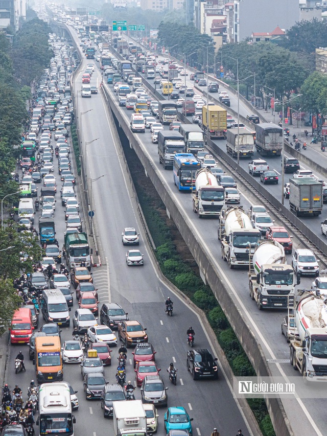 Kh&ocirc;ng để xảy ra &ugrave;n tắc k&eacute;o d&agrave;i tr&ecirc;n c&aacute;c tuyến đường v&agrave;o trung t&acirc;m H&agrave; Nội, Tp.Hồ Ch&iacute; Minh- Ảnh 1.