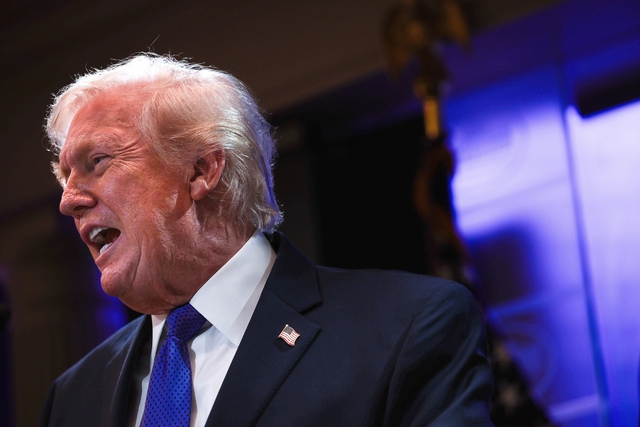 Tổng thống Donald Trump n&acirc;ng mức thuế to&agrave;n cầu "tạm thời" l&ecirc;n 15% - Ảnh 1.