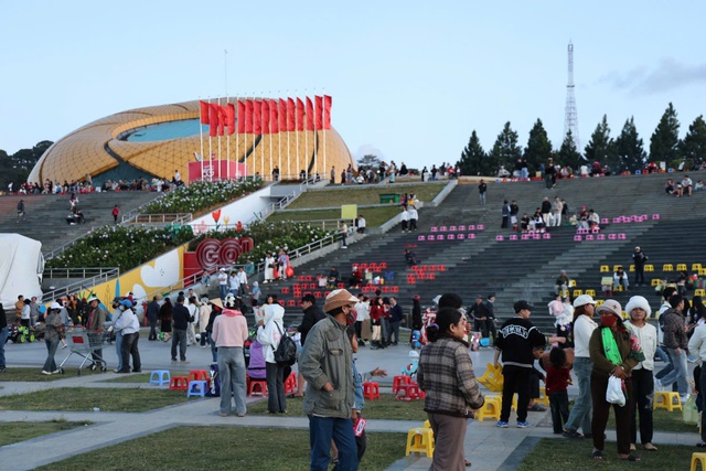 Đà Lạt – Mũi Né đông nghịt du khách dịp Tết, Lâm Đồng du lịch – dịch vụ tăng trưởng ấn tượng- Ảnh 2. Đà Lạt – Mũi Né đông nghịt du khách dịp Tết, Lâm Đồng du lịch – dịch vụ tăng trưởng ấn tượng- Ảnh 2.