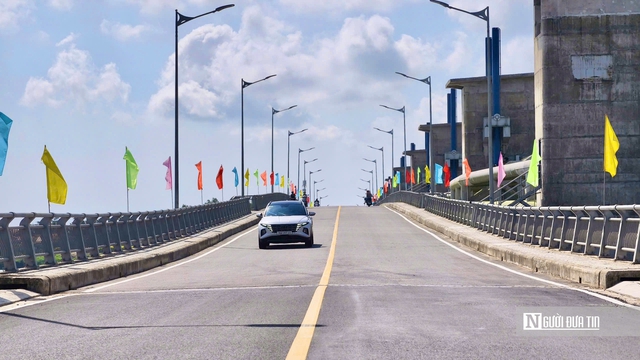 Cận cảnh c&acirc;y cầu thứ 7 bắc qua s&ocirc;ng Tr&agrave; Kh&uacute;c ở Quảng Ng&atilde;i - Ảnh 5.