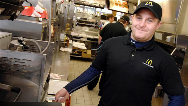 1,3 triệu bảng Anh v&agrave; c&uacute; &ldquo;quay xe&rdquo; kh&oacute; tin của ch&agrave;ng trai xứ Wales - Ảnh 1.