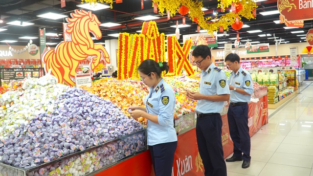 Hậu Tết, quản l&yacute; thị trường L&acirc;m Đồng vẫn căng m&igrave;nh chống bu&ocirc;n lậu, h&agrave;ng nh&aacute;i- Ảnh 4.