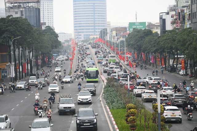 Đường H&agrave; Nội th&ocirc;ng tho&aacute;ng trong ng&agrave;y đầu l&agrave;m việc sau Tết- Ảnh 3.