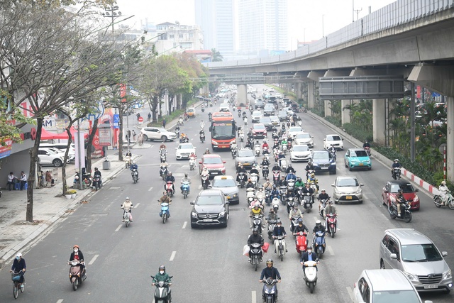 Đường H&agrave; Nội th&ocirc;ng tho&aacute;ng trong ng&agrave;y đầu l&agrave;m việc sau Tết- Ảnh 6.