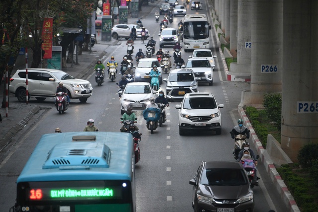 Đường H&agrave; Nội th&ocirc;ng tho&aacute;ng trong ng&agrave;y đầu l&agrave;m việc sau Tết- Ảnh 2.