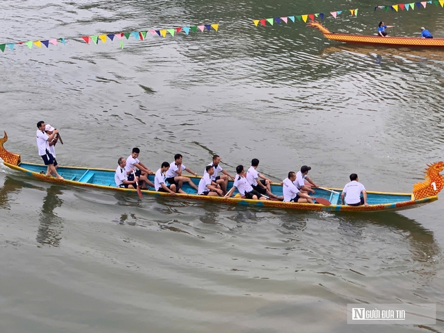 Sắc xu&acirc;n tr&ecirc;n d&ograve;ng Ng&agrave;n Phố: Lễ hội gắn kết cộng đồng sau s&aacute;p nhập- Ảnh 7.