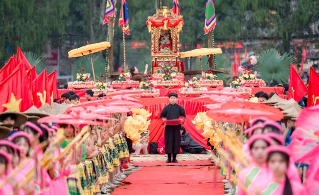 H&agrave;ng ngh&igrave;n người n&ocirc; nức trẩy hội Lồng T&ocirc;ng đầu xu&acirc;n của đồng b&agrave;o T&agrave;y - Ảnh 2.
