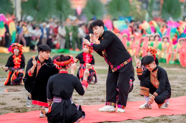 H&agrave;ng ngh&igrave;n người n&ocirc; nức trẩy hội Lồng T&ocirc;ng đầu xu&acirc;n của đồng b&agrave;o T&agrave;y - Ảnh 3.