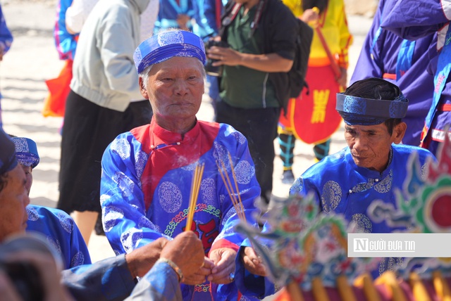 Rộn r&agrave;ng lễ hội cầu ngư 200 năm tuổi ở Nhơn L&yacute; - Ảnh 5.
