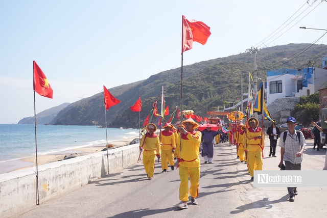 Rộn r&agrave;ng lễ hội cầu ngư 200 năm tuổi ở Nhơn L&yacute; - Ảnh 1.
