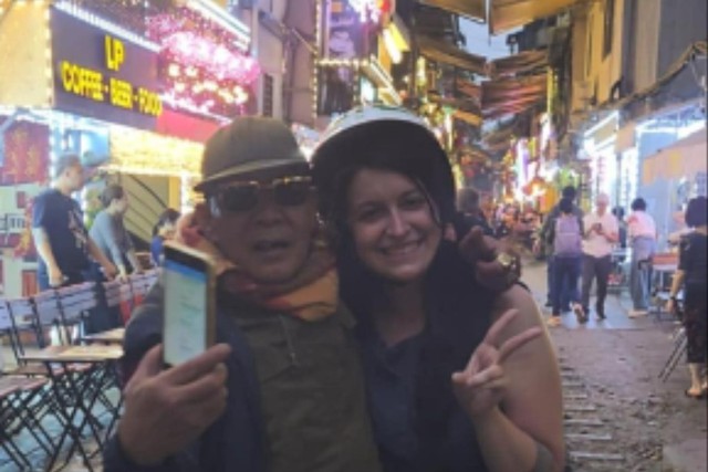 Nữ du kh&aacute;ch Mỹ tố bị xe &ocirc;m &ldquo;chặt ch&eacute;m&rdquo; gấp 15 lần: Cơ quan chức năng v&agrave;o cuộc- Ảnh 1.