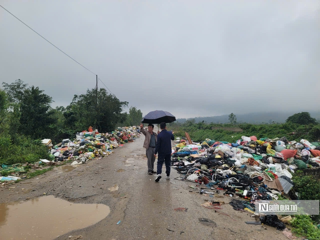 R&aacute;c thải dồn ứ sau Tết khiến cuộc sống của h&agrave;ng trăm hộ d&acirc;n bị đảo lộn- Ảnh 1.