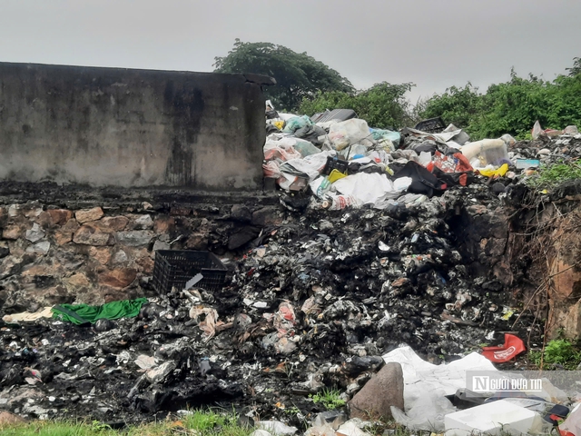 R&aacute;c thải dồn ứ sau Tết khiến cuộc sống của h&agrave;ng trăm hộ d&acirc;n bị đảo lộn- Ảnh 4.