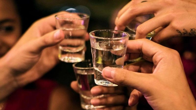 Bệnh gan tăng vọt sau Tết: Chuy&ecirc;n gia chỉ r&otilde; th&oacute;i quen "g&aacute;nh nặng" nội tạng - Ảnh 2.