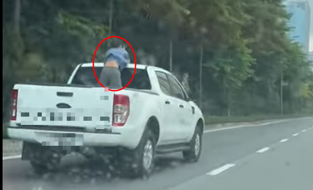 L&aacute;i xe &ocirc; t&ocirc; m&agrave; "v&ocirc; tư" l&agrave;m điều n&agrave;y c&oacute; thể bị phạt tới 6 triệu- Ảnh 1.