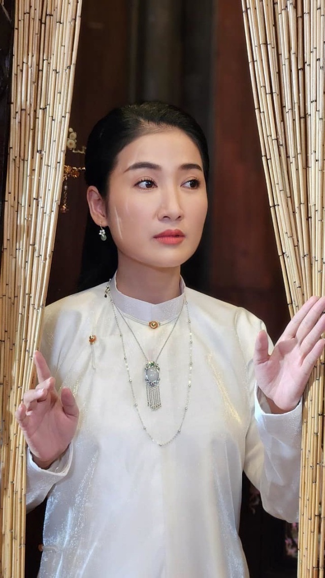 Nữ diễn viên Quỳnh Lam công khai khoảnh khắc tình tứ bên bạn trai kém 9 tuổi - Ảnh 6.