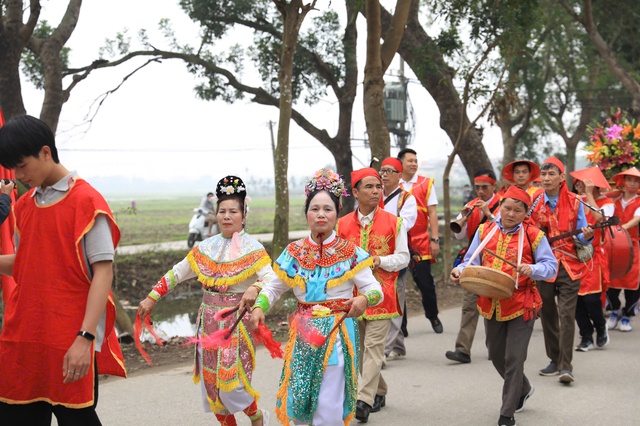 Độc đ&aacute;o nghi lễ rước &ldquo;vua, ch&uacute;a sống&rdquo; tại lễ hội Đền S&aacute;i- Ảnh 3.