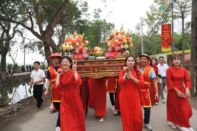 Độc đ&aacute;o nghi lễ rước &ldquo;vua, ch&uacute;a sống&rdquo; tại lễ hội Đền S&aacute;i- Ảnh 6.