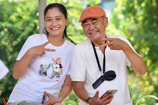 Nam NSND ở tuổi U70 mua được nh&agrave;, hạnh ph&uacute;c b&ecirc;n vợ trẻ k&eacute;m 36 tuổi - Ảnh 1.