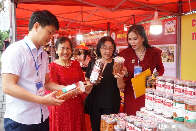 Lễ hội Hải Thượng L&atilde;n &Ocirc;ng &ndash; Mạch nguồn nh&acirc;n nghĩa trong d&ograve;ng chảy h&ocirc;m nay - Ảnh 7.