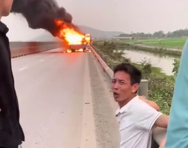 Gia cảnh của t&agrave;i xế bất lực nh&igrave;n &ocirc; t&ocirc; v&agrave; 11 xe m&aacute;y bốc ch&aacute;y tr&ecirc;n cao tốc- Ảnh 1.