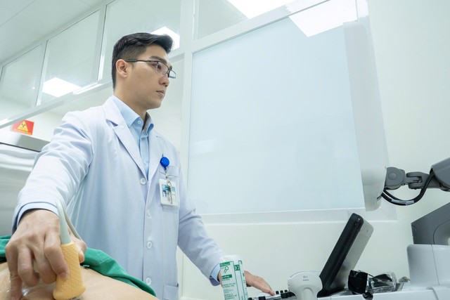 Hệ thống thông tim can thiệp hiện đại Bệnh viện Chợ Rẫy: Bước tiến cho những “nhịp đập” tương lai- Ảnh 4. Hệ thống thông tim can thiệp hiện đại Bệnh viện Chợ Rẫy: Bước tiến cho những “nhịp đập” tương lai- Ảnh 4.