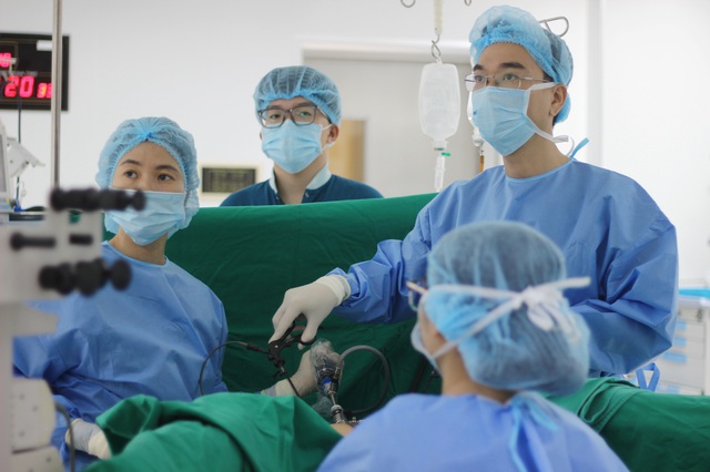 Vinmec Ph&uacute; Quốc phẫu thuật nội soi xử l&yacute; &ldquo;t&uacute;i khuyết&rdquo; tử cung cho người phụ nữ 3 lần mổ đẻ - Ảnh 2.