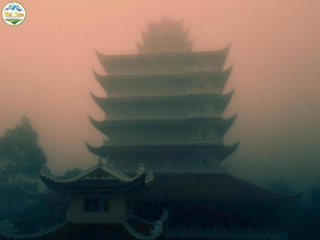 G&oacute;c săn m&acirc;y độc đ&aacute;o tr&ecirc;n đỉnh n&oacute;c nh&agrave; miền T&acirc;y  - Ảnh 2.