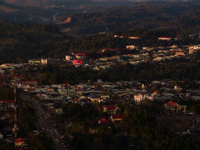 Đẹp ngỡ ng&agrave;ng rừng tự nhi&ecirc;n thay l&aacute; nhuộm sắc đ&egrave;o Măng Đen- Ảnh 15.