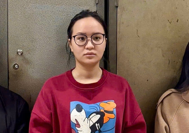 Tạm giữ &Aacute; kh&ocirc;i sắc đẹp b&aacute;n d&acirc;m ki&ecirc;m "t&uacute; b&agrave;" m&ocirc;i giới - Ảnh 1.