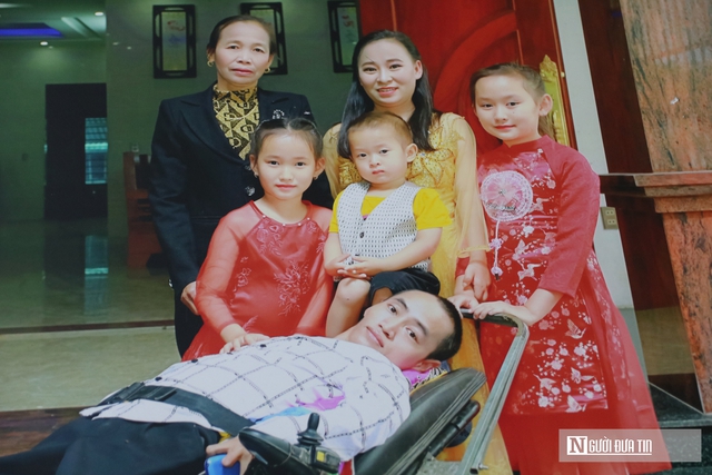 Chuyện tình đặc biệt và nghị lực phi thường của “tỷ phú” khuyết tật- Ảnh 2.