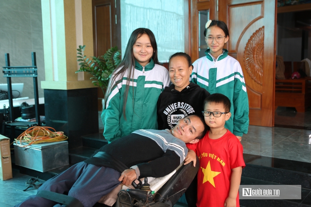 Chuyện tình đặc biệt và nghị lực phi thường của “tỷ phú” khuyết tật- Ảnh 4.