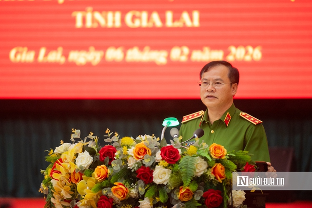 Bộ c&ocirc;ng an biểu dương c&aacute;c lực lượng lập chiến c&ocirc;ng truy bắt hai nghi phạm cướp ng&acirc;n h&agrave;ng ở Gia Lai- Ảnh 2.