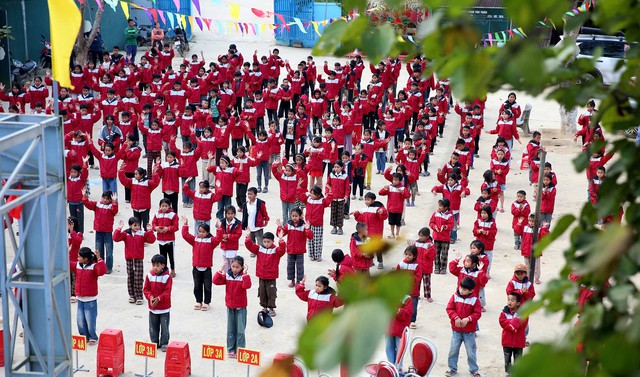 Ngược n&uacute;i rừng, mang tấm l&ograve;ng miền xu&ocirc;i sưởi ấm v&ugrave;ng cao- Ảnh 1.