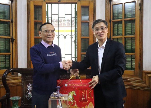 Chủ tịch Hội Luật gia Việt Nam thăm, ch&uacute;c Tết nguy&ecirc;n l&atilde;nh đạo hội - Ảnh 1.
