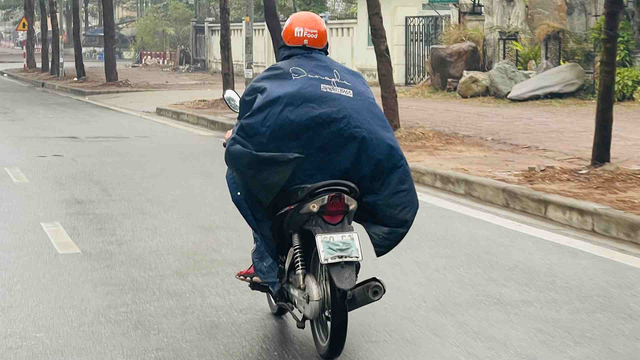 Năm 2026, đi xe m&aacute;y "v&ocirc; tư" l&agrave;m điều n&agrave;y, cẩn thận mất ngay 6 triệu đồng - Ảnh 1.