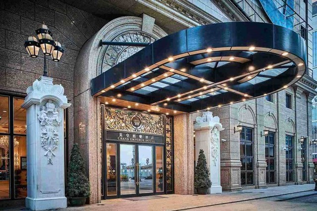 Kh&aacute;ch sạn ở Macau, th&aacute;o dỡ "lối đi l&aacute;t gạch v&agrave;ng" b&aacute;n 79kg thu về 332 tỷ đồng - Ảnh 2.