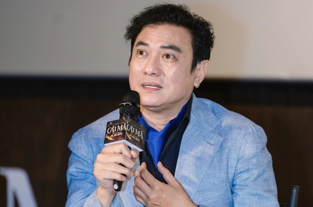 "&Ocirc;ng tr&ugrave;m phản diện" Ho&agrave;ng Ph&uacute;c "h&acirc;m n&oacute;ng" t&igrave;nh y&ecirc;u với vợ trẻ- Ảnh 8.