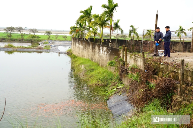 L&agrave;ng c&aacute; ch&eacute;p đỏ tất bật trước ng&agrave;y &Ocirc;ng C&ocirc;ng &Ocirc;ng T&aacute;o về trời - Ảnh 1.