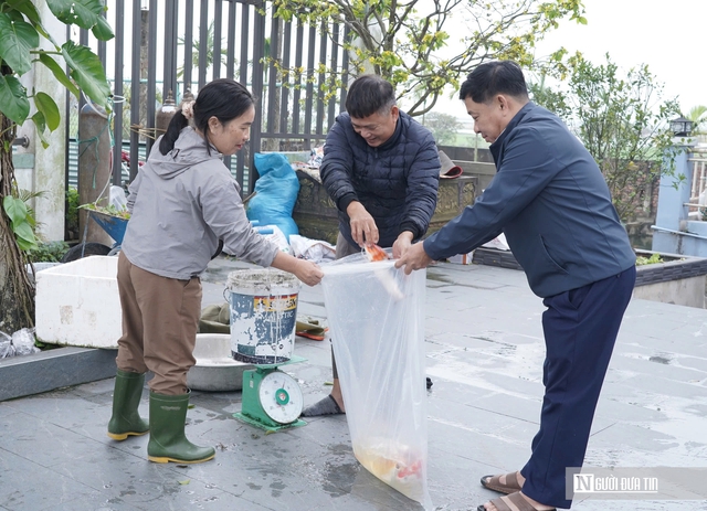 L&agrave;ng c&aacute; ch&eacute;p đỏ tất bật trước ng&agrave;y &Ocirc;ng C&ocirc;ng &Ocirc;ng T&aacute;o về trời - Ảnh 4.